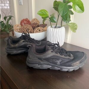 Under Armour Men's Black Athletic Shoes